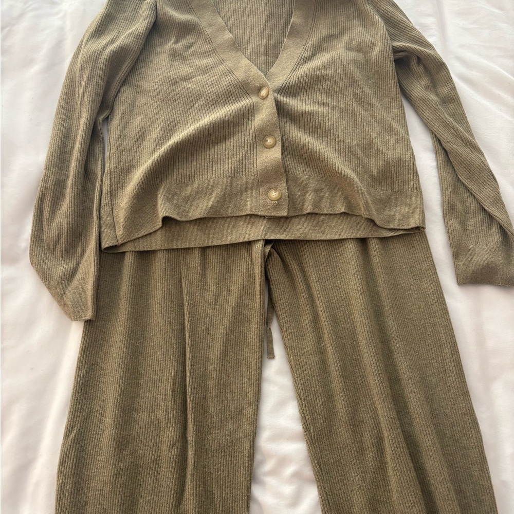 Uniqlo Olive Ribbed Knit Lounge Set
